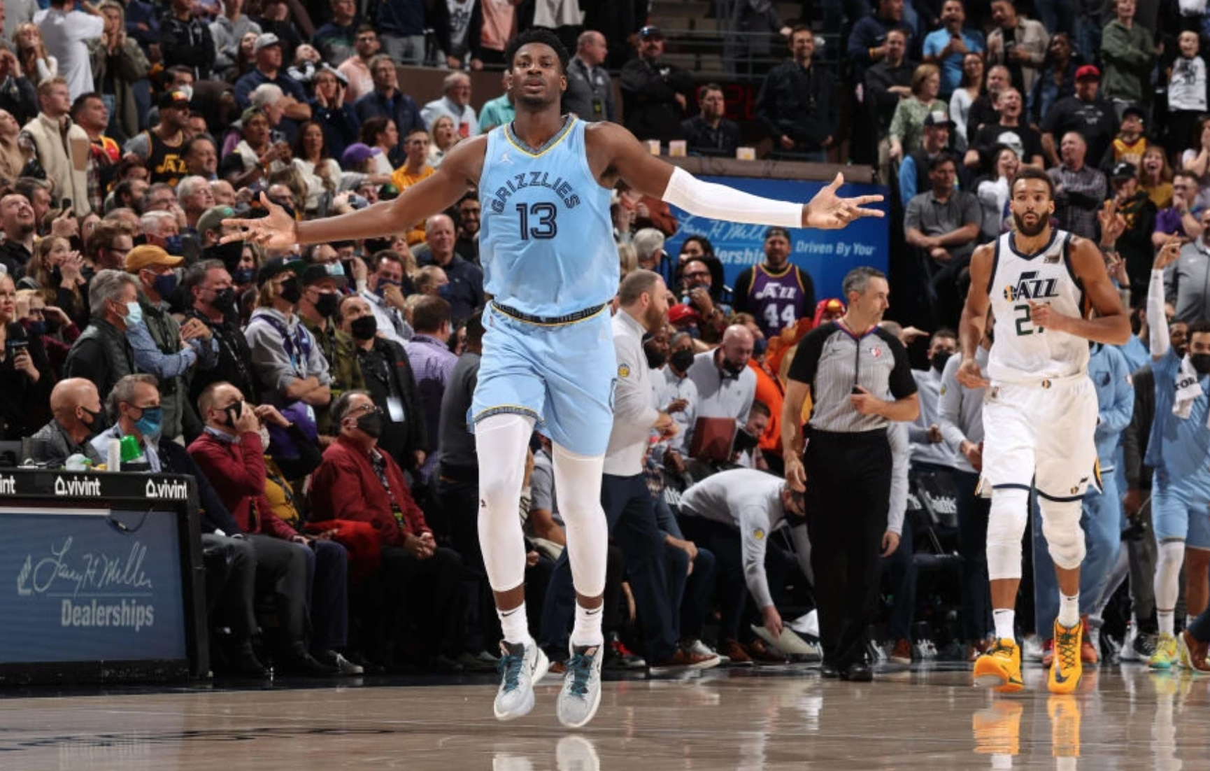 关于青岛队险胜爵士,莫兰特带队取胜的信息 关于青岛队险胜爵士,莫兰特带队取胜的信息